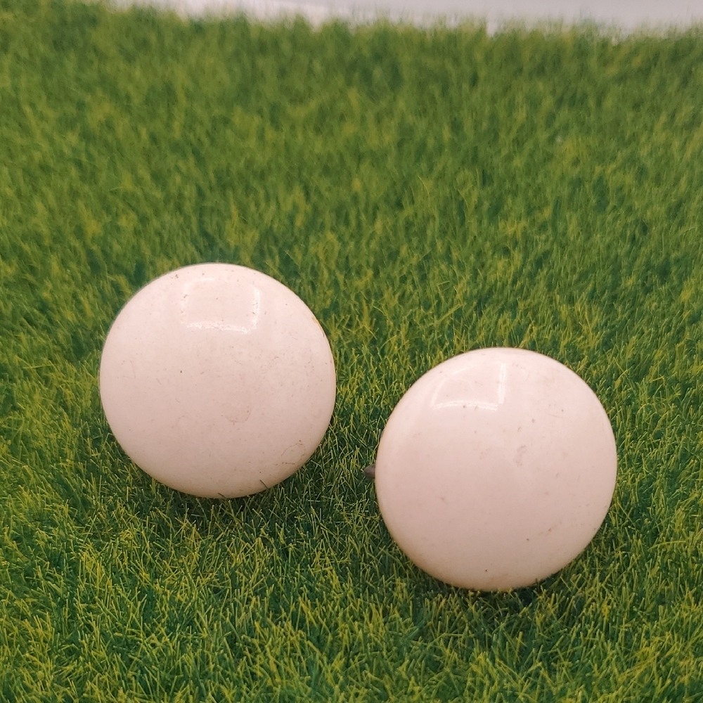 White Round Button Earrings Screwbacks Antique E2169